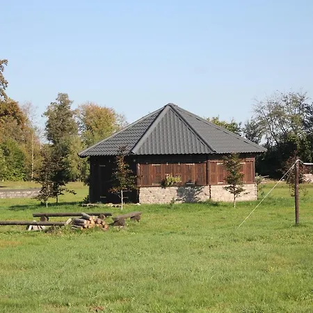 Kantonia Farm stay *